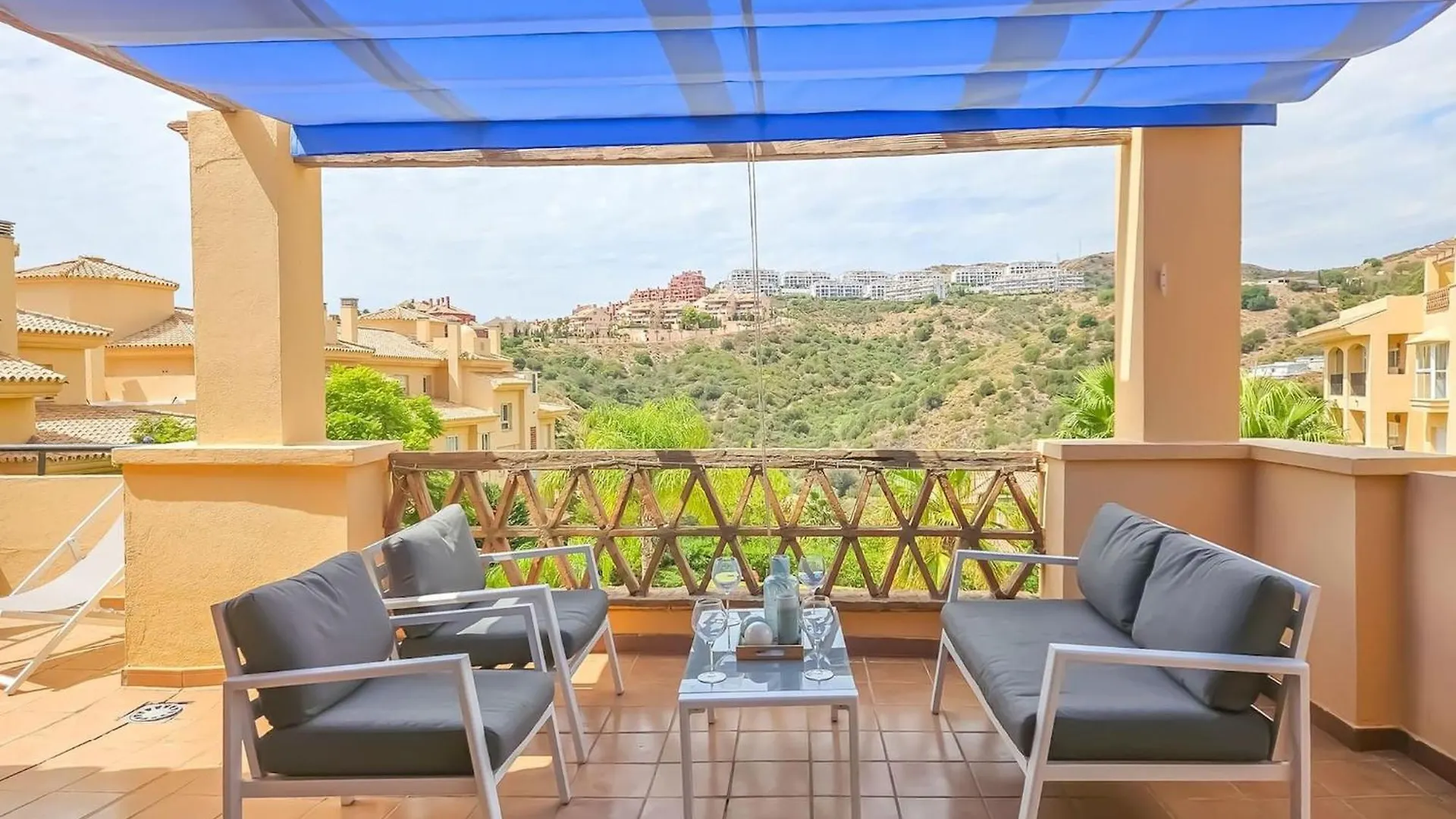 1 Bed Penthouse Apt In Calahonda Sitio de Calahonda Apartman