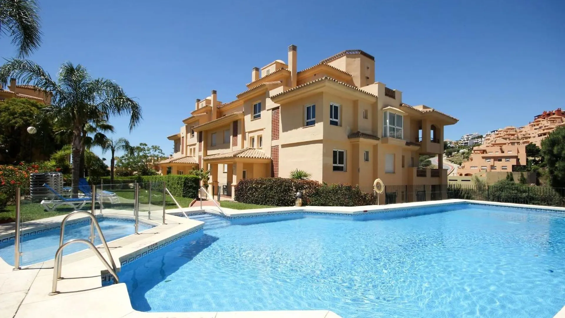 1 Bed Penthouse Apt In Calahonda Sitio de Calahonda 0*,