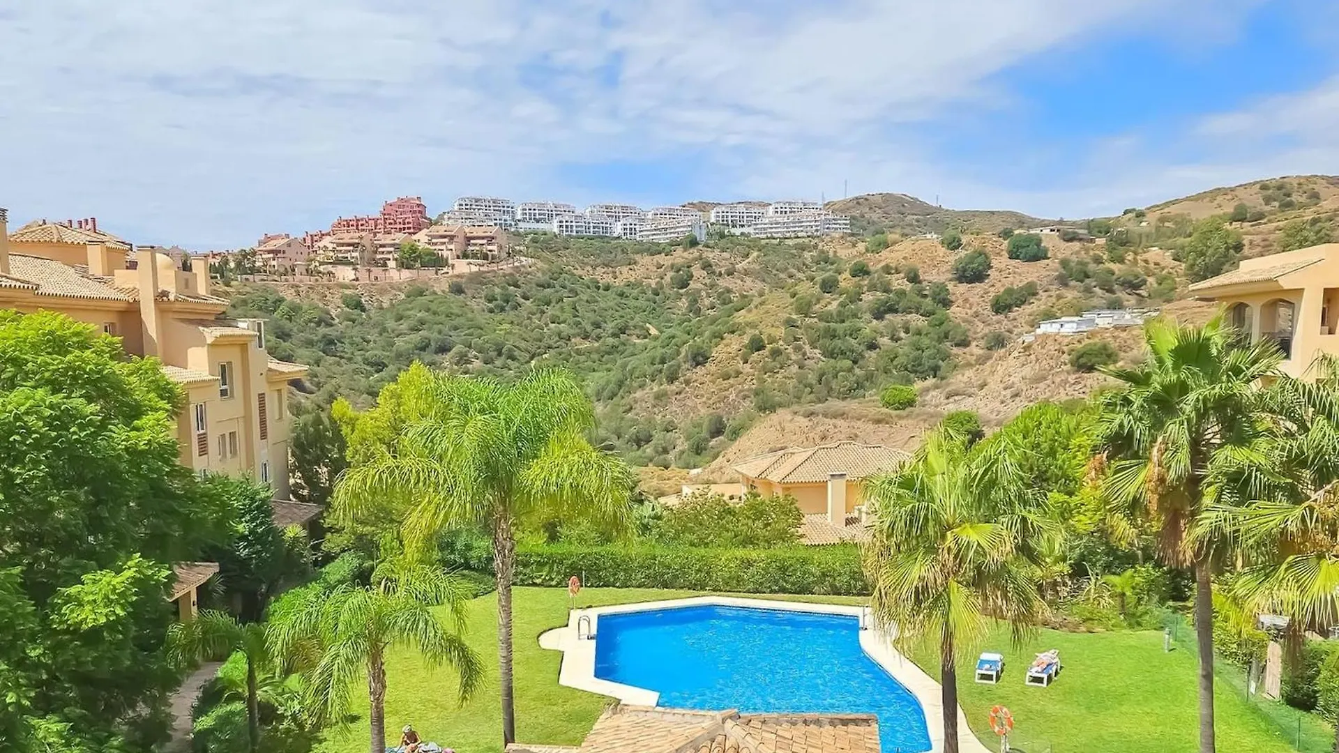1 Bed Penthouse Apt In Calahonda Sitio de Calahonda